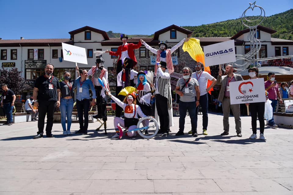 2 ay sürecek tiyatro festivali başladı 12