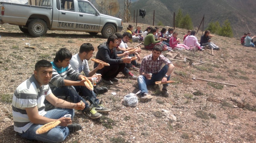 Tekke Gençlik ve Spor Kulübünden Fidan Dikimi 5