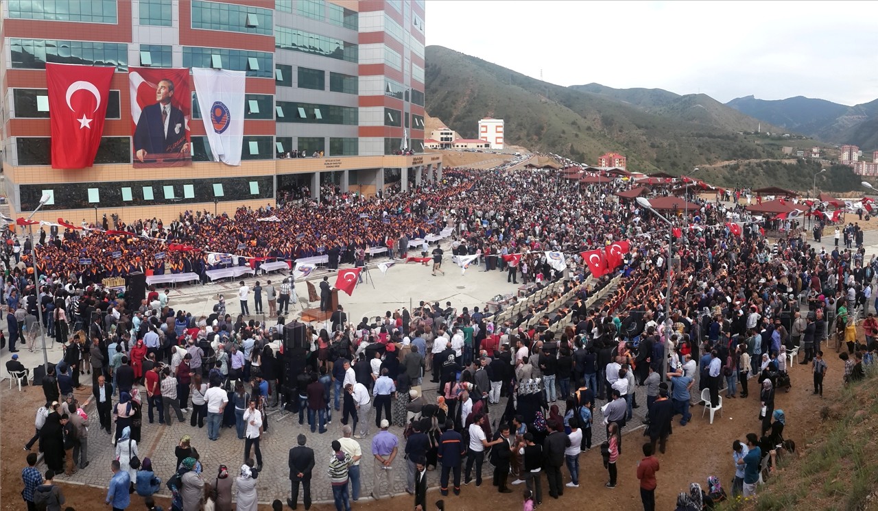 Gümüşhane Üniversitesinde 6. Mezuniyet Coşkusu 1
