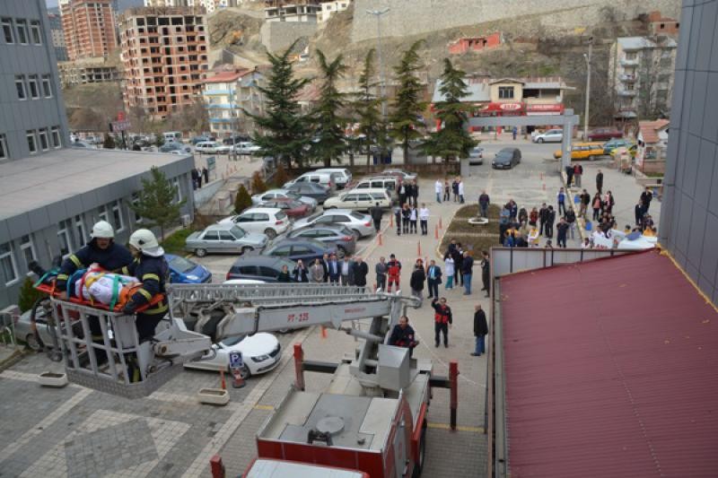 Gümüşhane Devlet Hastanesinde Gerçeği Aratmayan Yangın Tatbikatı 9