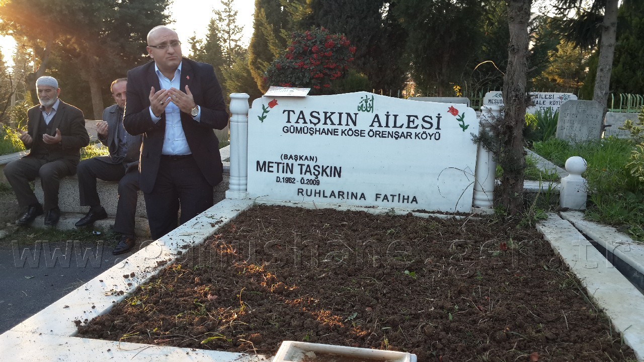 Taşkın mezarı başında anıldı 4