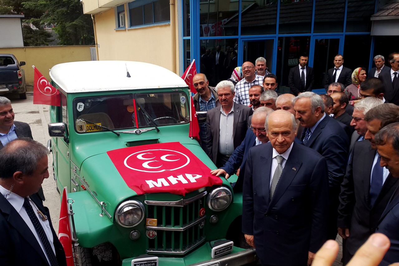 Bahçeli’ye Gümüşhane’de 1952 Model Jip Hediye Edildi 1