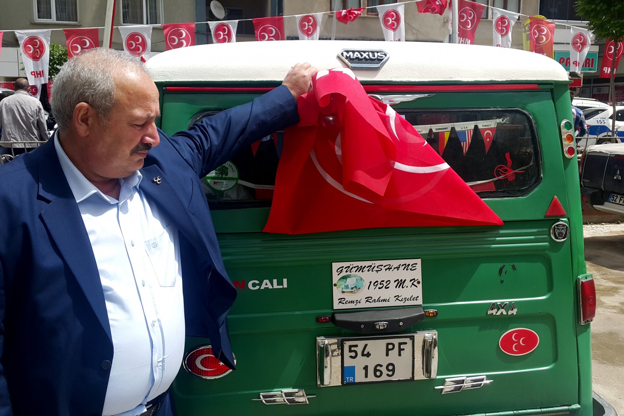 Bahçeli’ye Gümüşhane’de 1952 Model Jip Hediye Edildi 4