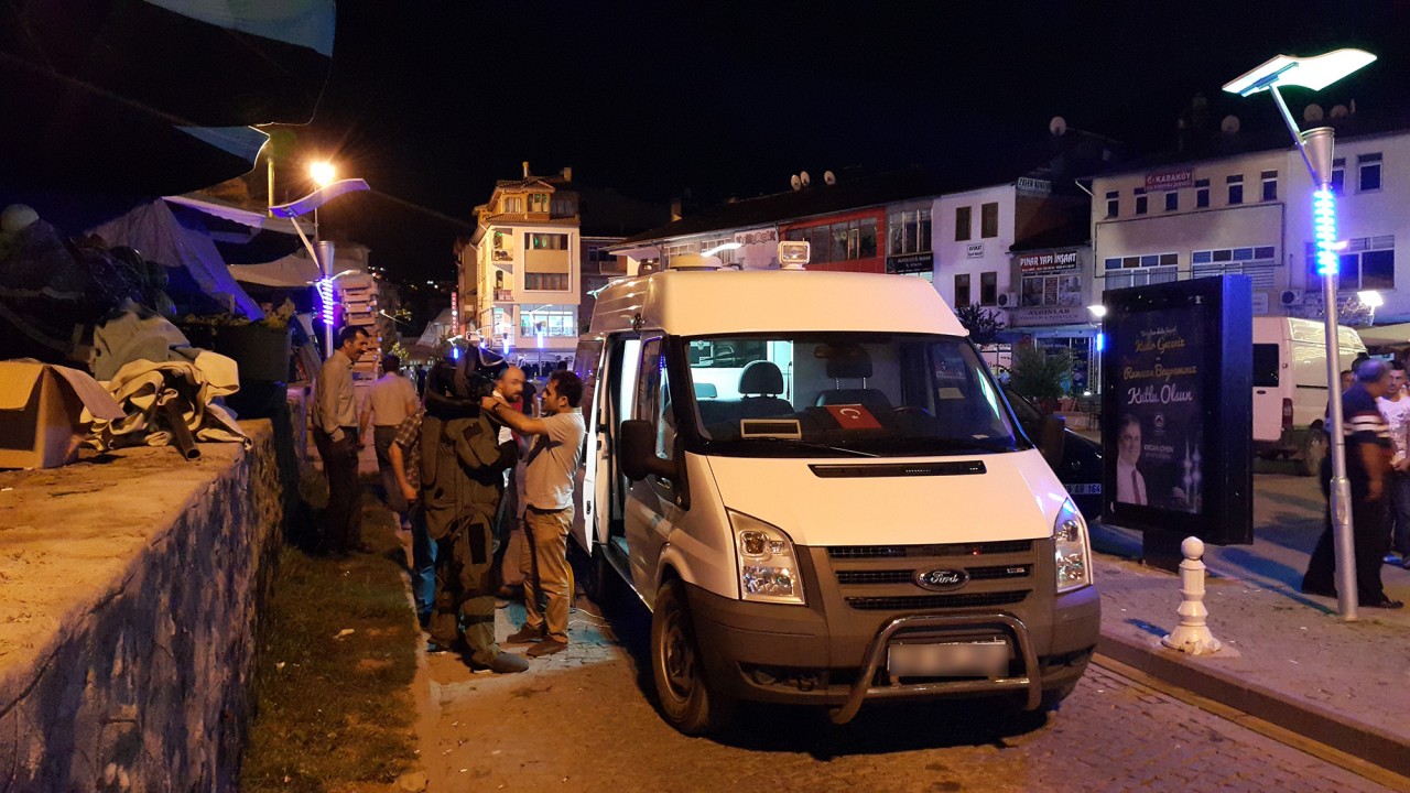 Şüpheli çantadan elbise çıktı 1