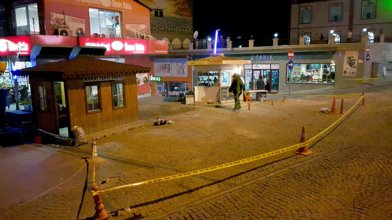 Şüpheli çantadan elbise çıktı 4