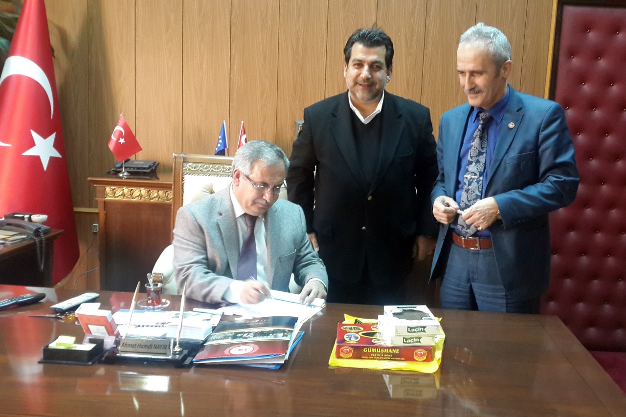 Vali Nayir, üyelik formunu imzaladı 1