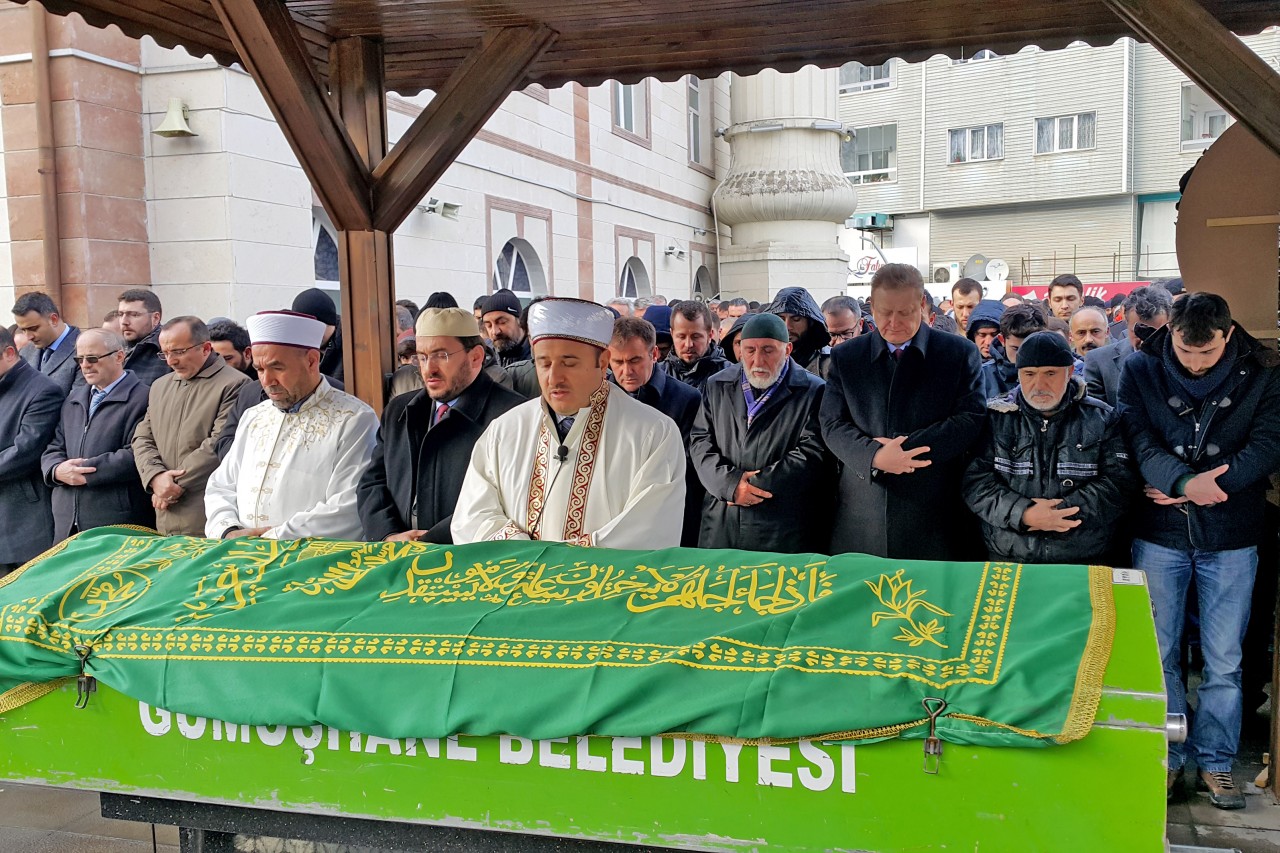 Kocagöz, gözyaşları arasında toprağa verildi 3