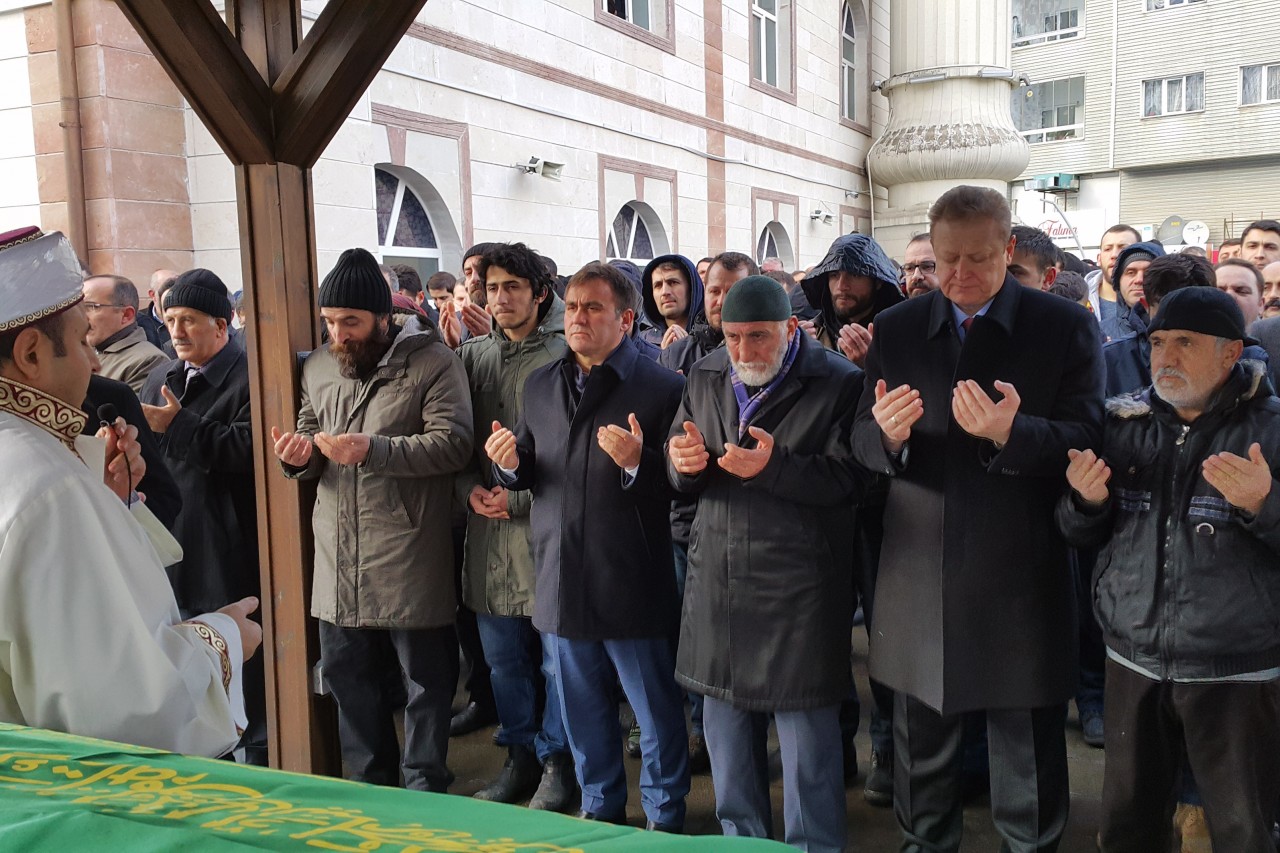 Kocagöz, gözyaşları arasında toprağa verildi 4