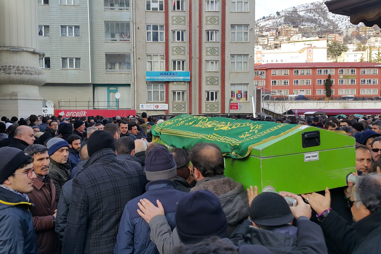 Kocagöz, gözyaşları arasında toprağa verildi 8