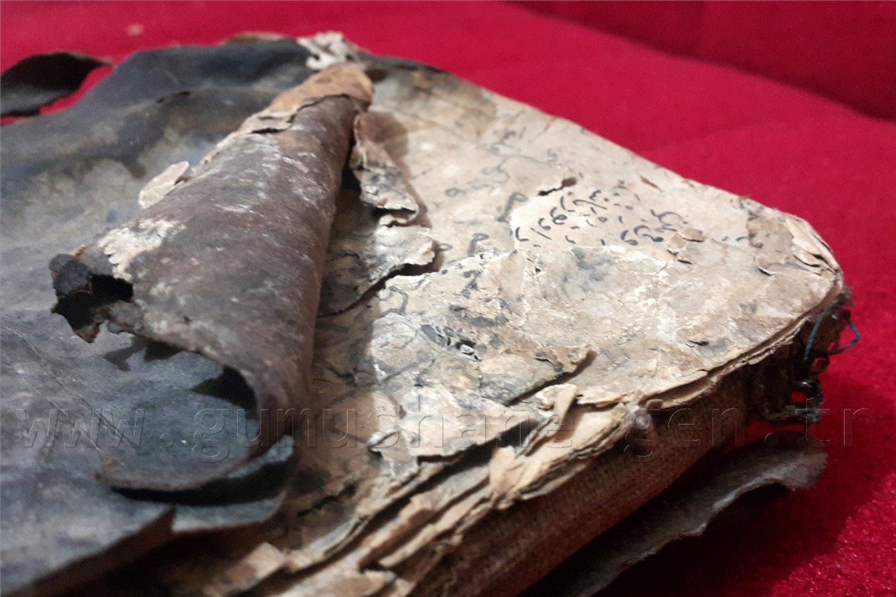 370 Yıllık El Yazması Kitabı Müze’ye Hediye Etti 1