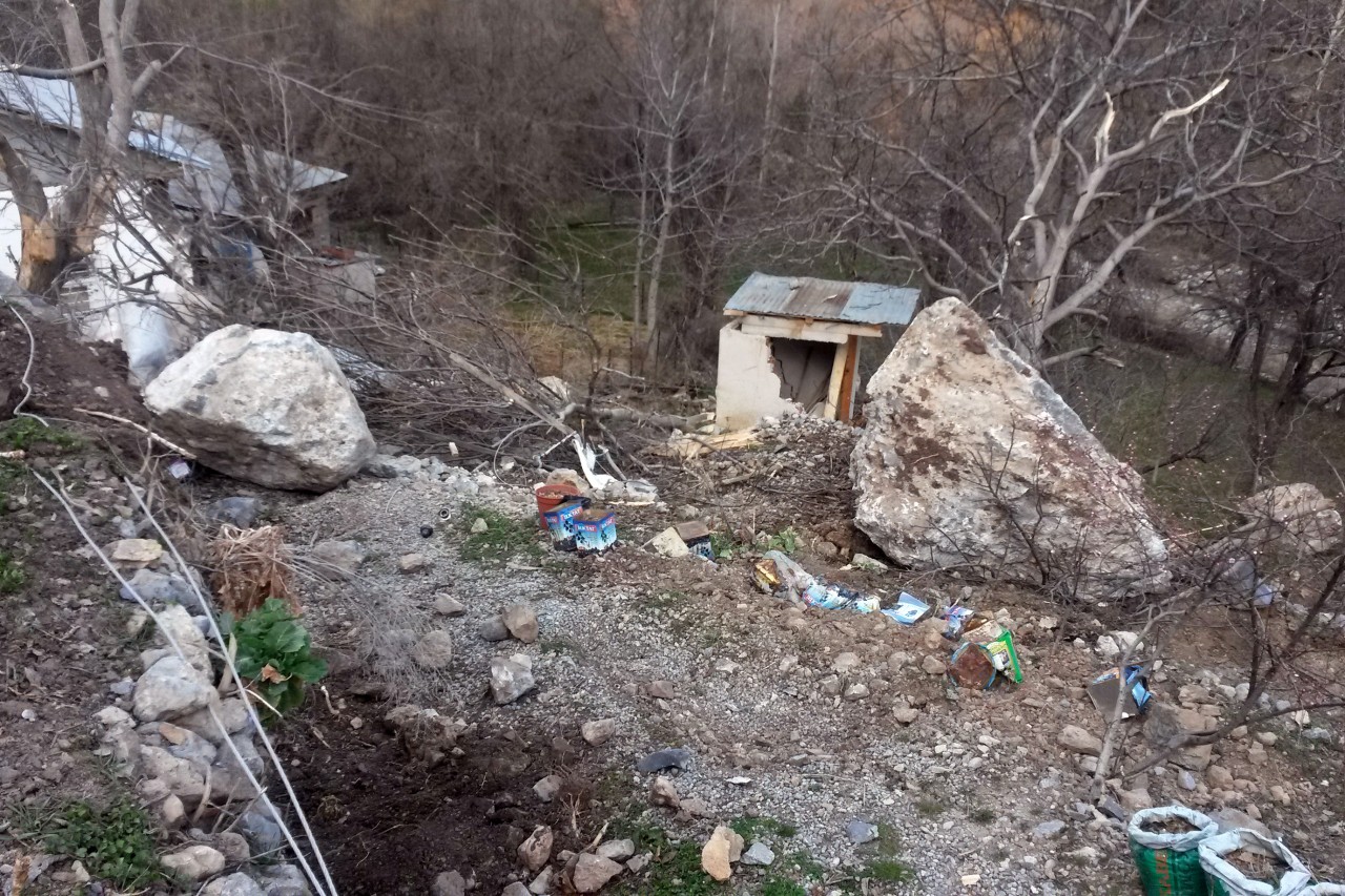 İkisu-Yağlıdere-Olucak grup yolunda heyelan 3