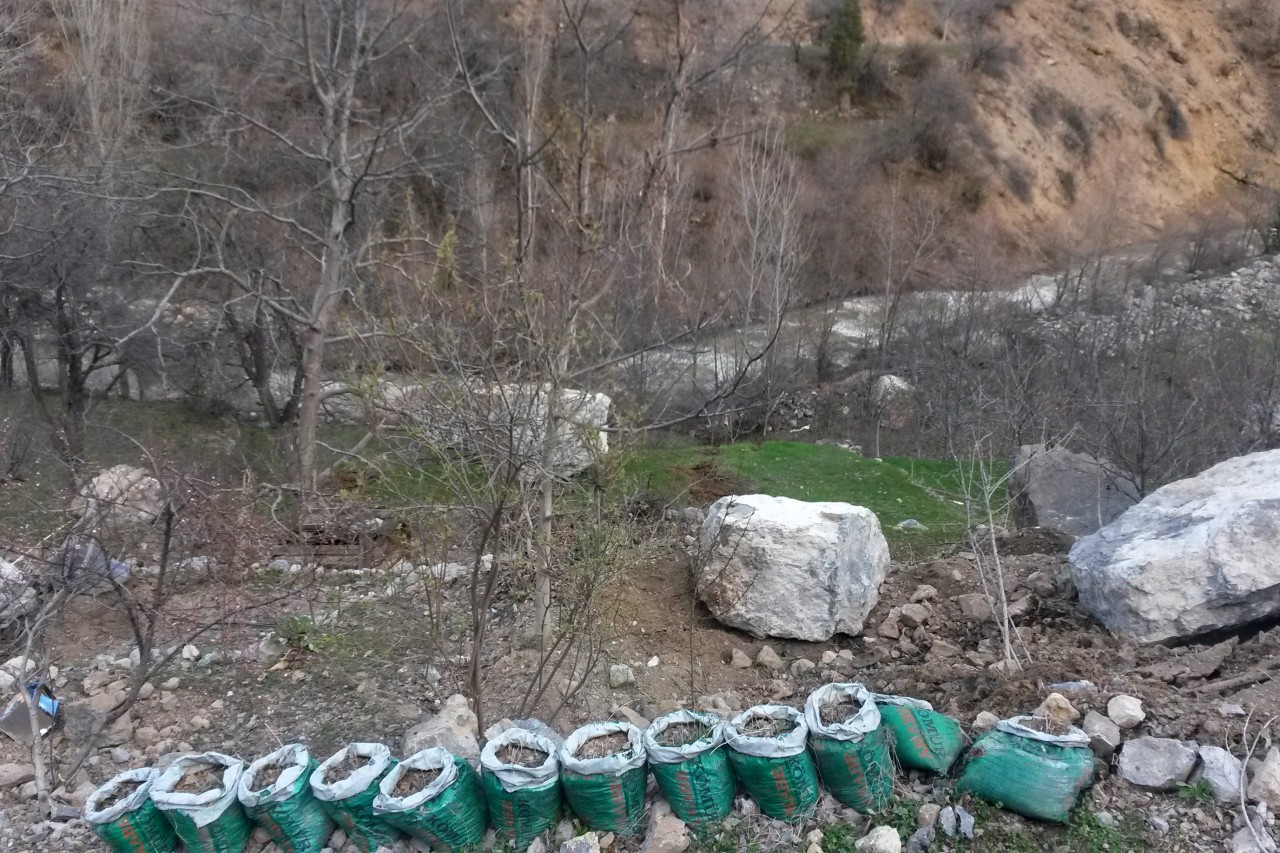 İkisu-Yağlıdere-Olucak grup yolunda heyelan 4