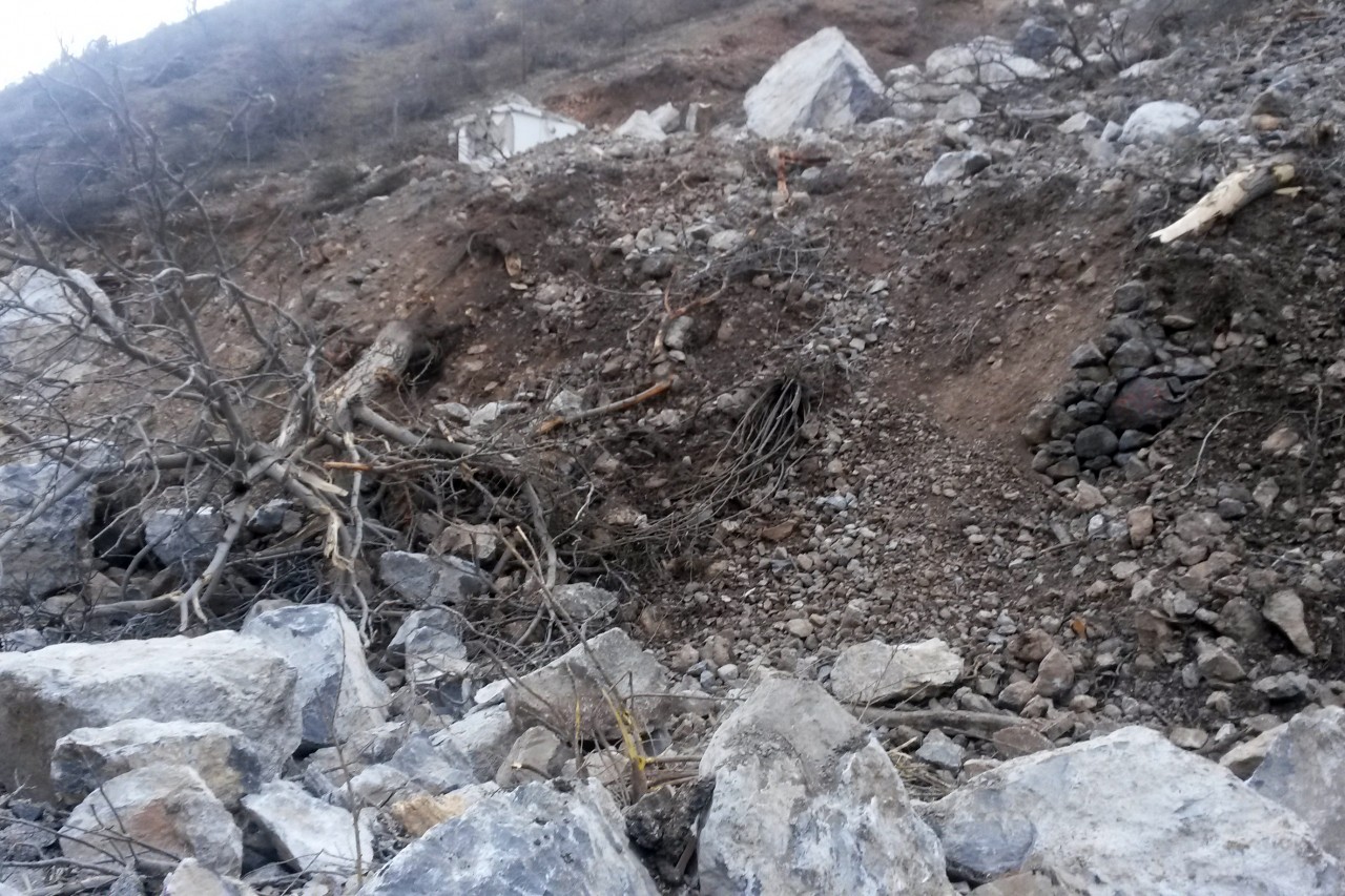 İkisu-Yağlıdere-Olucak grup yolunda heyelan 7