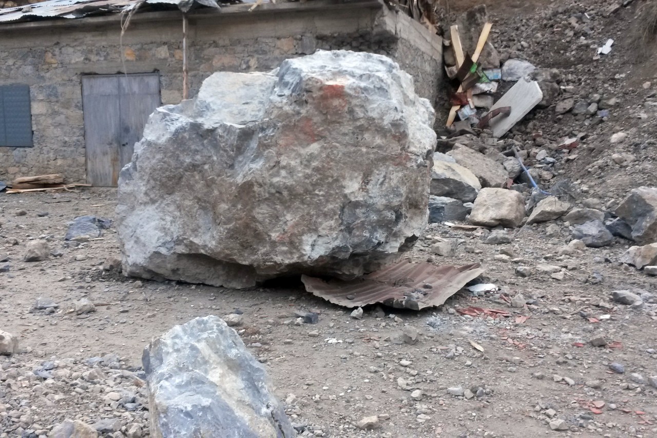 İkisu-Yağlıdere-Olucak grup yolunda heyelan 8