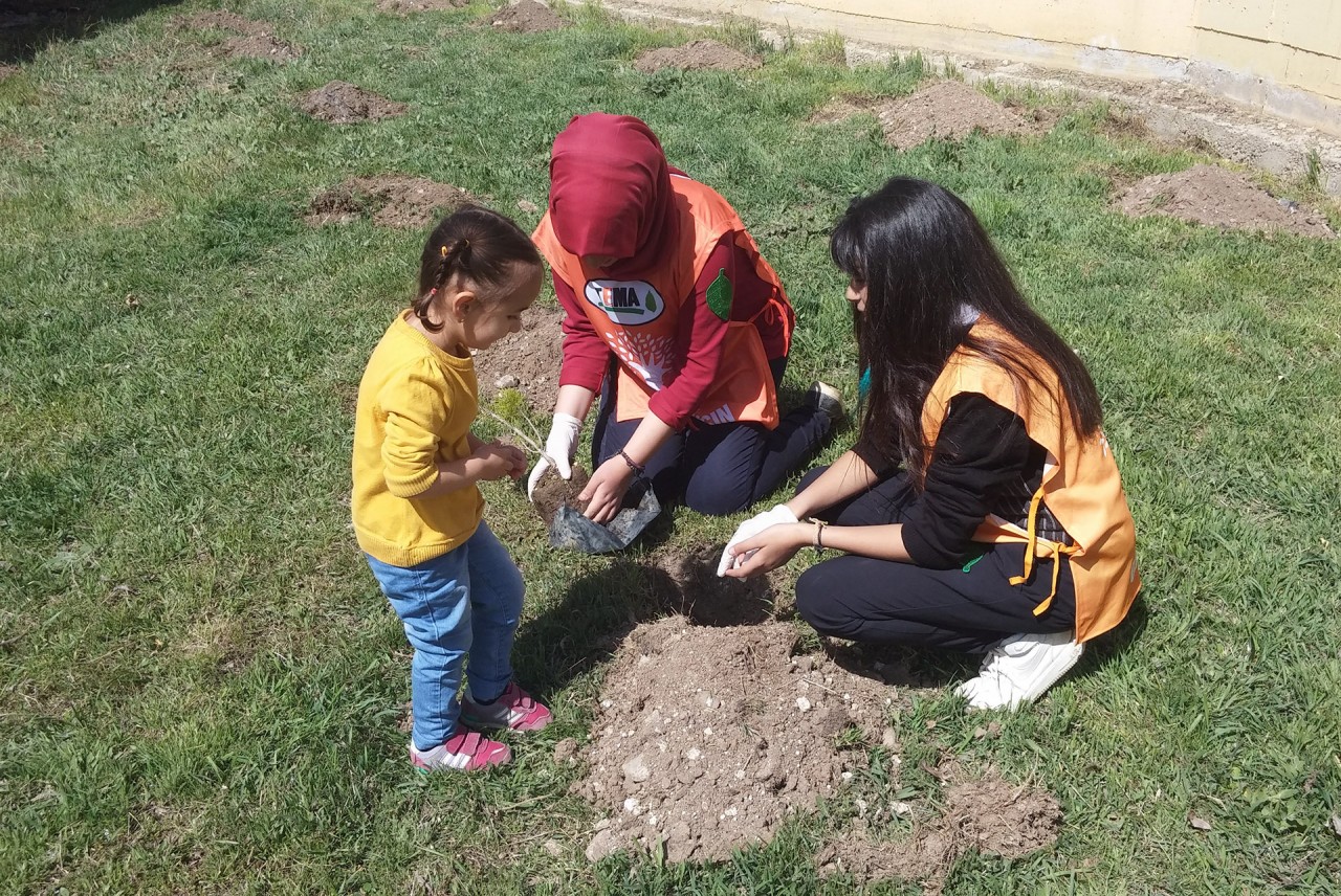 Kelkit’te su israfı anlatıldı, fidan dikildi 4