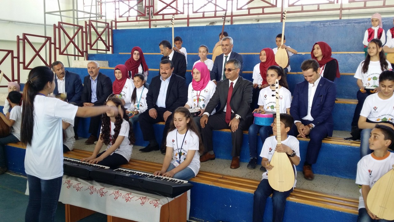 Kelkit 75. Yıl İMKB Ortaokulunda TÜBİTAK Bilim Fuarı açıldı 1