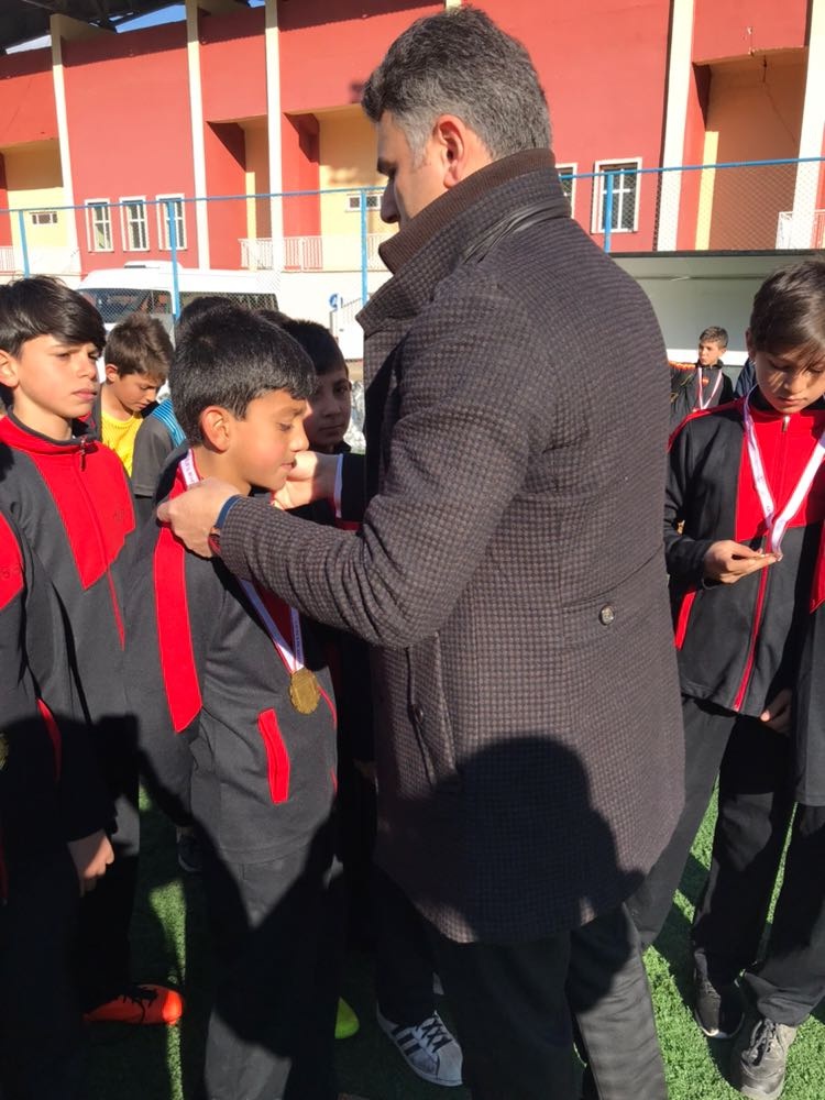 Okullar arası yıldız ve küçük erkek futbol müsabakaları sona erdi 3