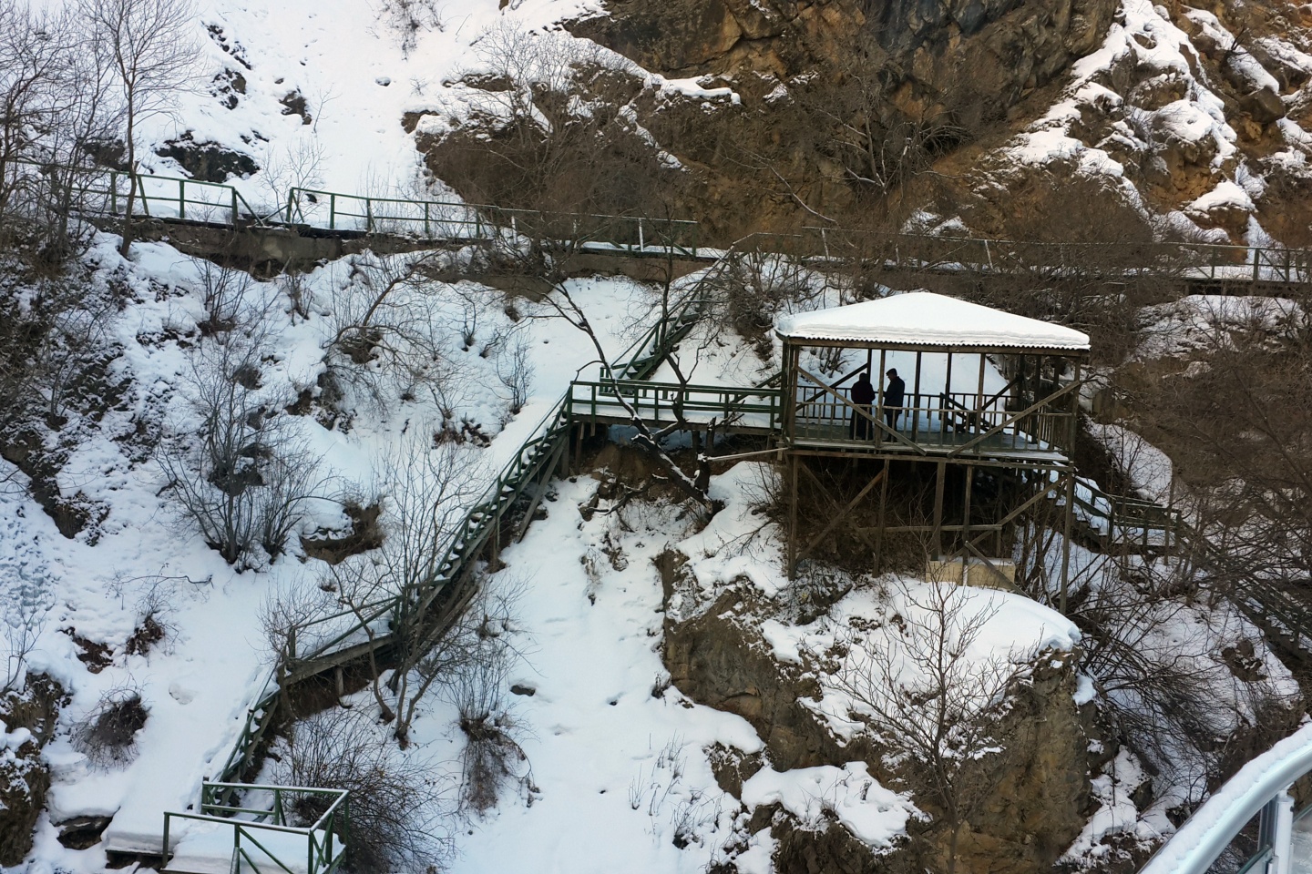 Tomara Şelalesinde kış güzelliği 15