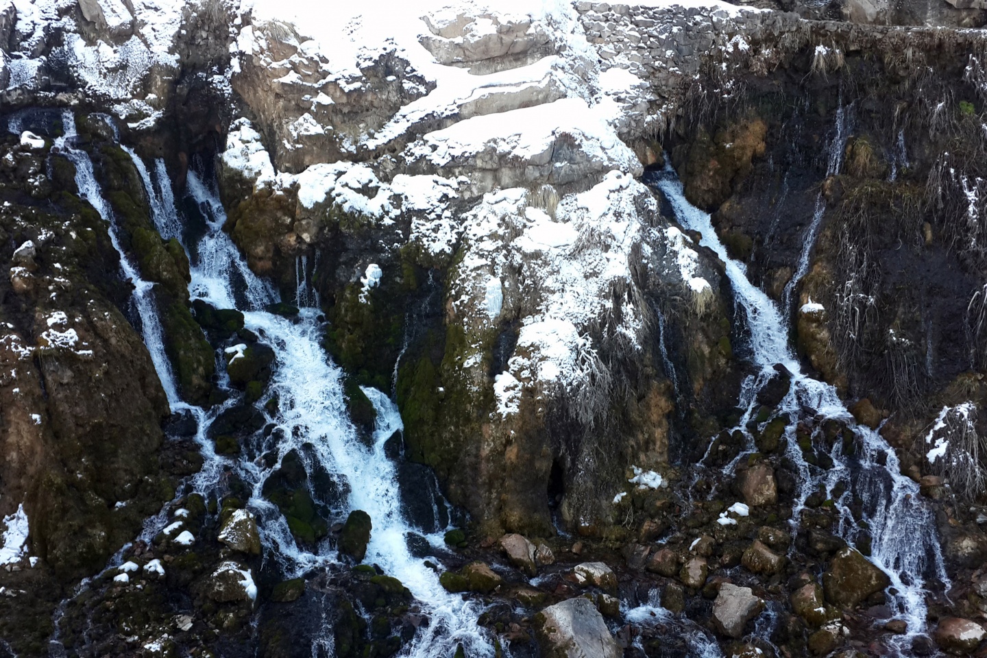 Tomara Şelalesinde kış güzelliği 17