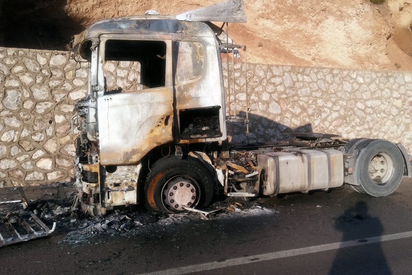 Gümüşhane’de tır cayır cayır yandı 6