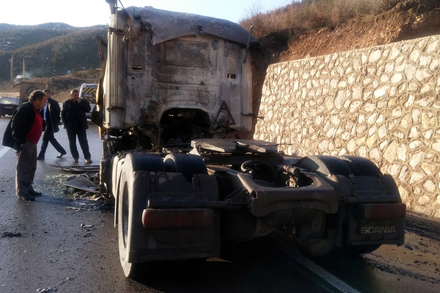 Gümüşhane’de tır cayır cayır yandı 1