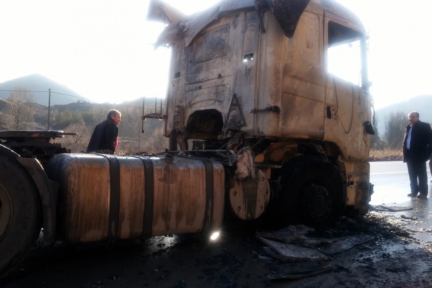 Gümüşhane’de tır cayır cayır yandı 2