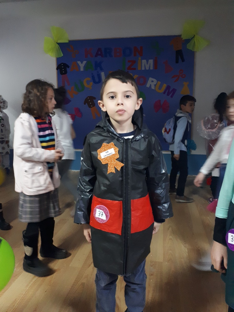 Minik öğrencilerden çevre duyarlılığı içeren defile 8