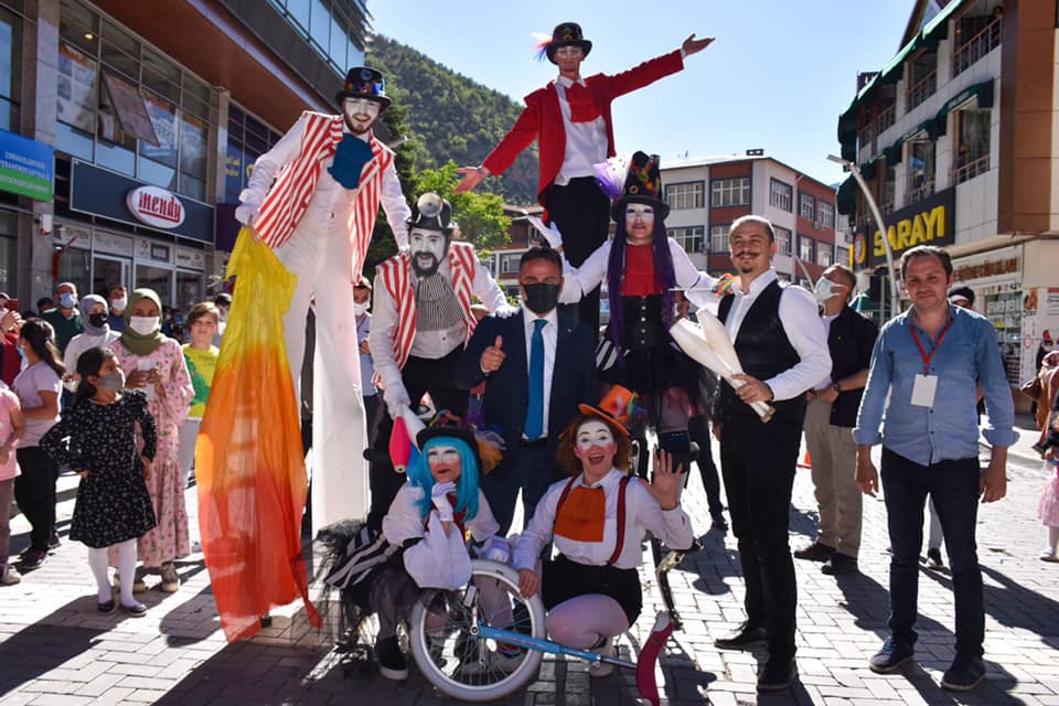 2 ay sürecek tiyatro festivali başladı 5