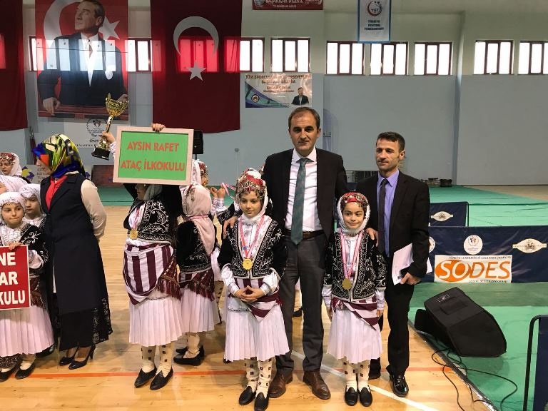 Okullar ve kulüpler arası halk oyunları yarışmaları tamamlandı 5