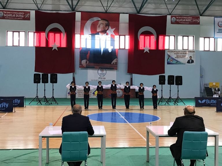 Okullar ve kulüpler arası halk oyunları yarışmaları tamamlandı 3