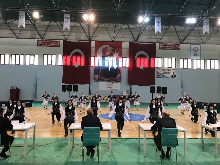 Okullar ve kulüpler arası halk oyunları yarışmaları tamamlandı 6