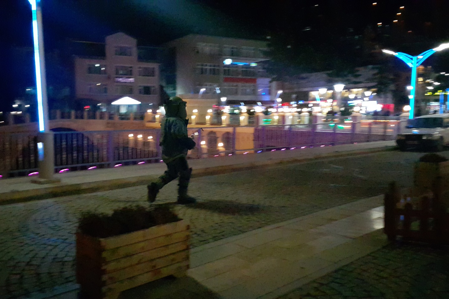 Gümüşhane’de şüpheli çantadan eşofman ve krampon çıktı 5