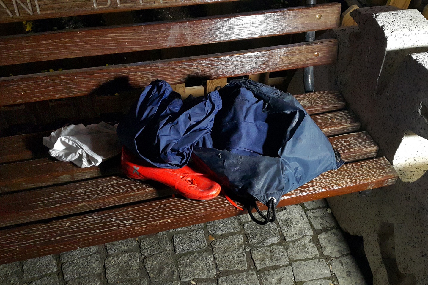 Gümüşhane’de şüpheli çantadan eşofman ve krampon çıktı 9