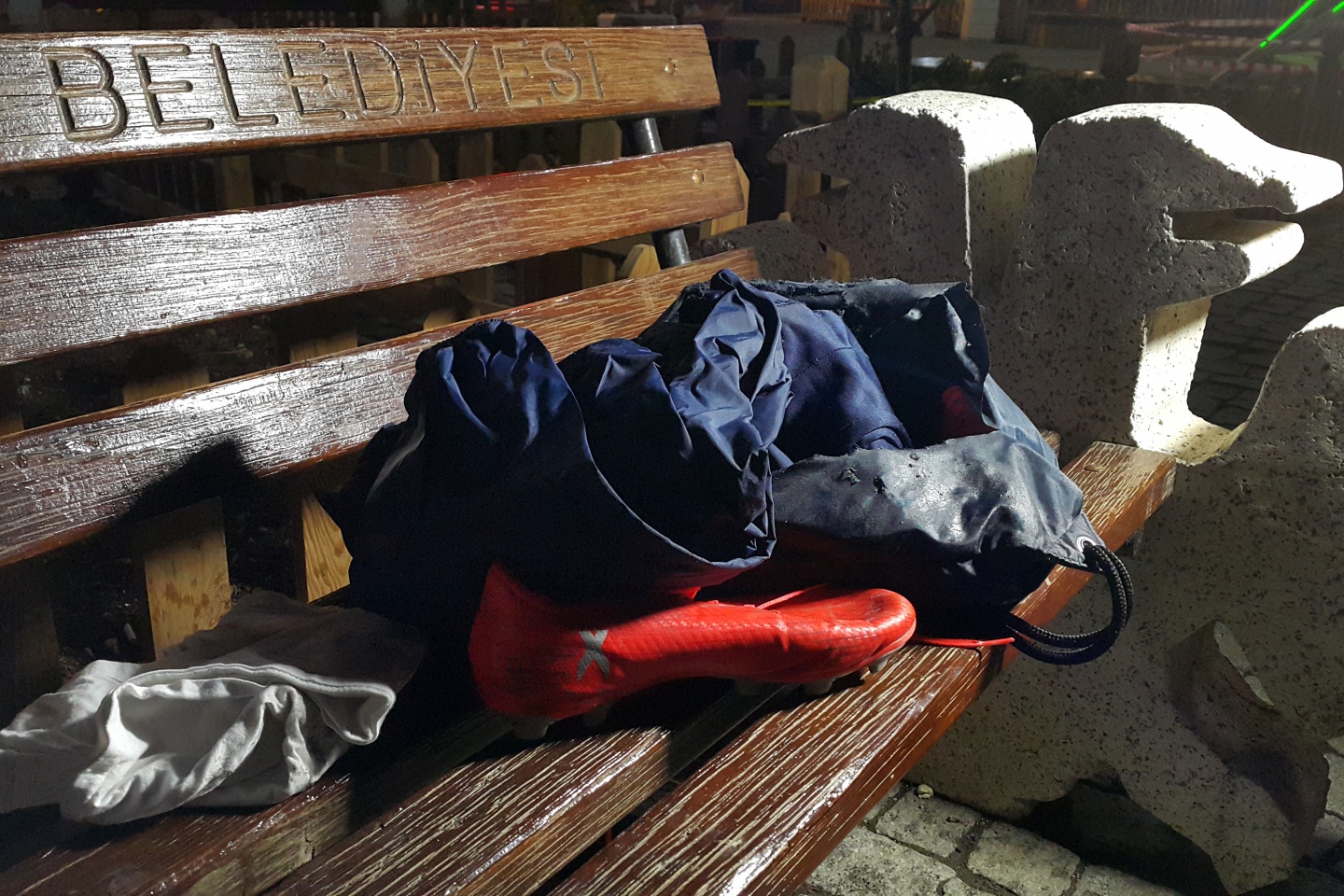 Gümüşhane’de şüpheli çantadan eşofman ve krampon çıktı 10