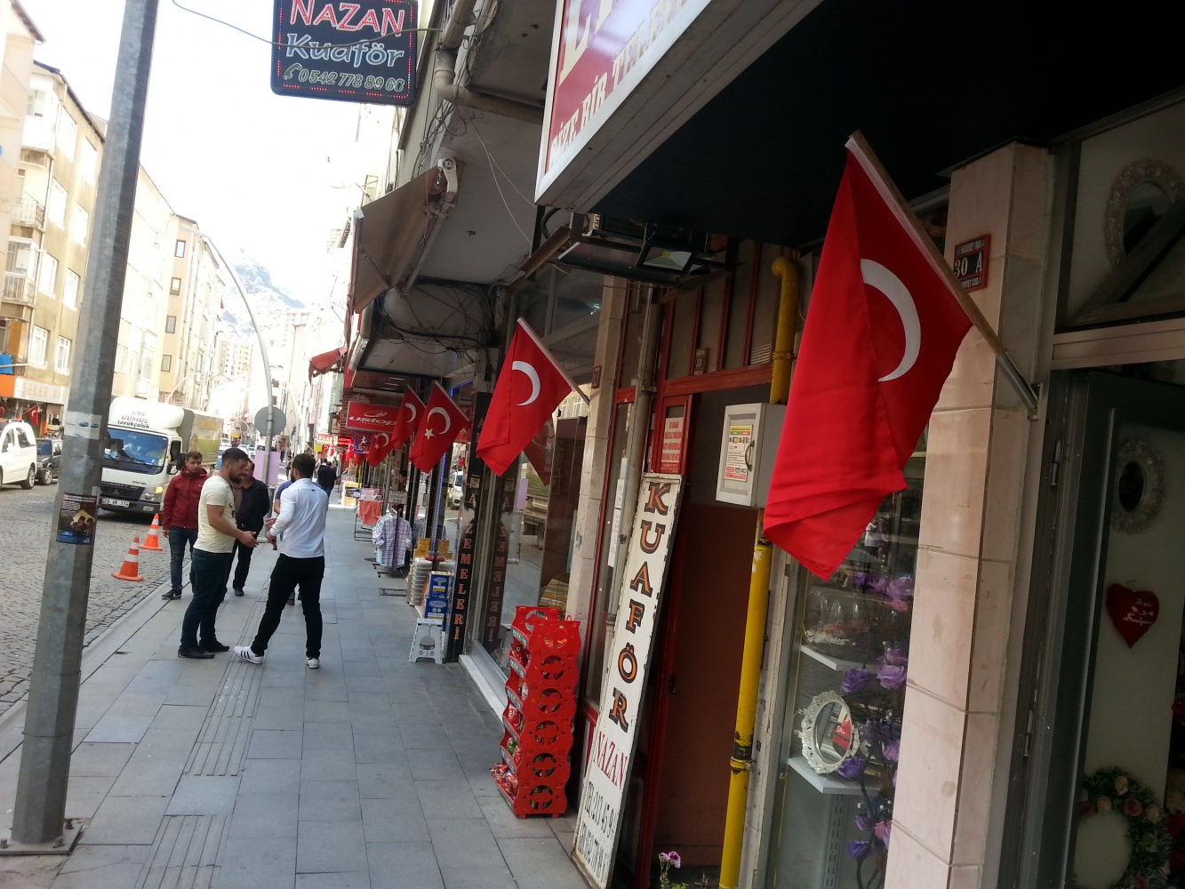 GTSO işyerlerine bayrak asmaya devam ediyor 1