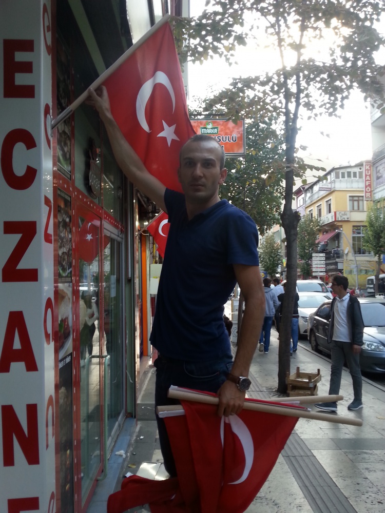 GTSO işyerlerine bayrak asmaya devam ediyor 3