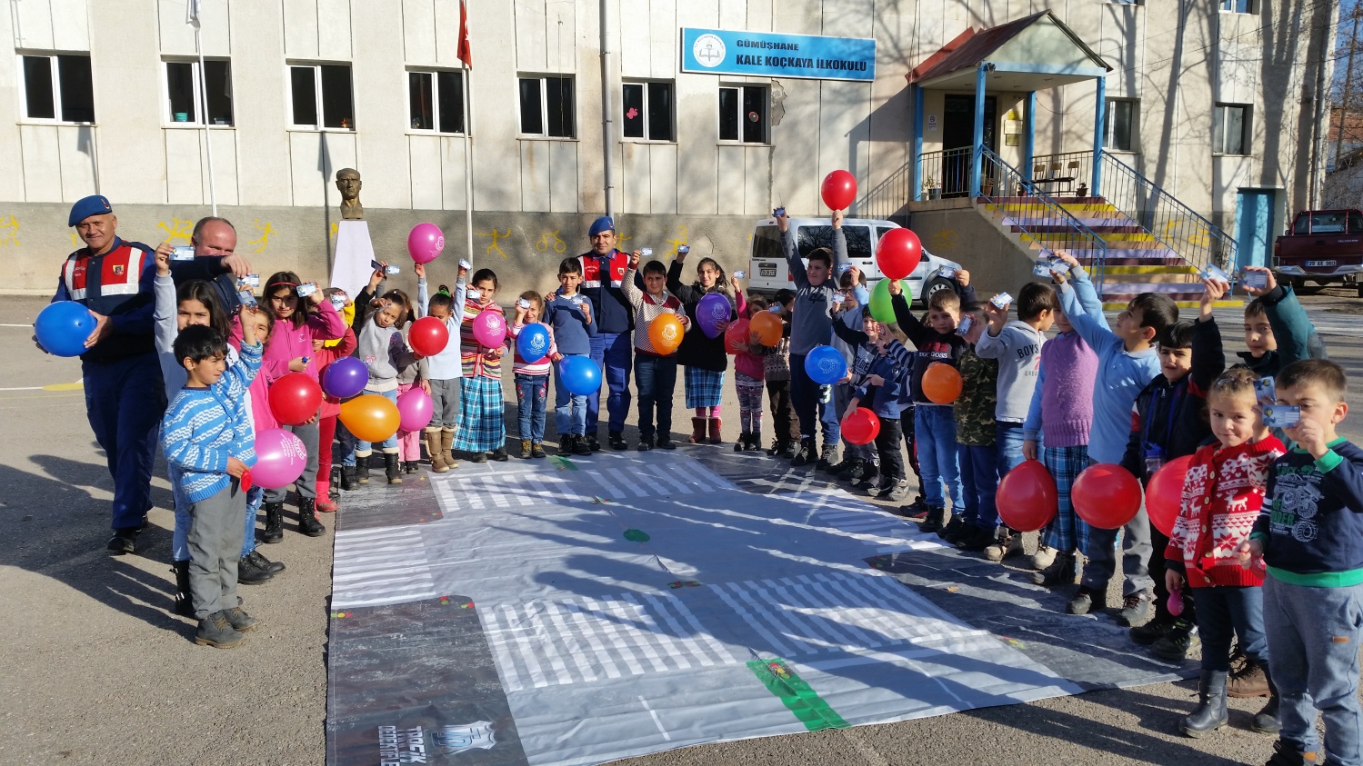 Jandarma bilgilendirme çalışmalarına devam ediyor 8