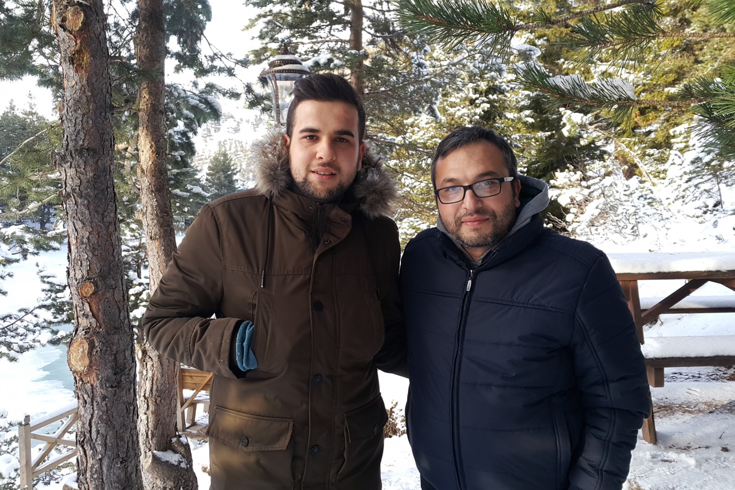 Buz tutan göle eşsiz günbatımı manzarasında ulaştılar 18