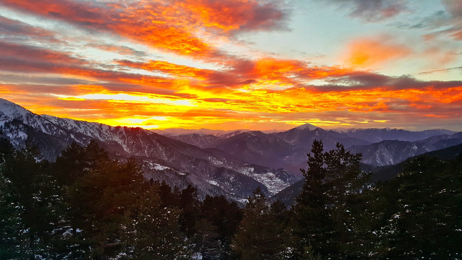 Buz tutan göle eşsiz günbatımı manzarasında ulaştılar 20