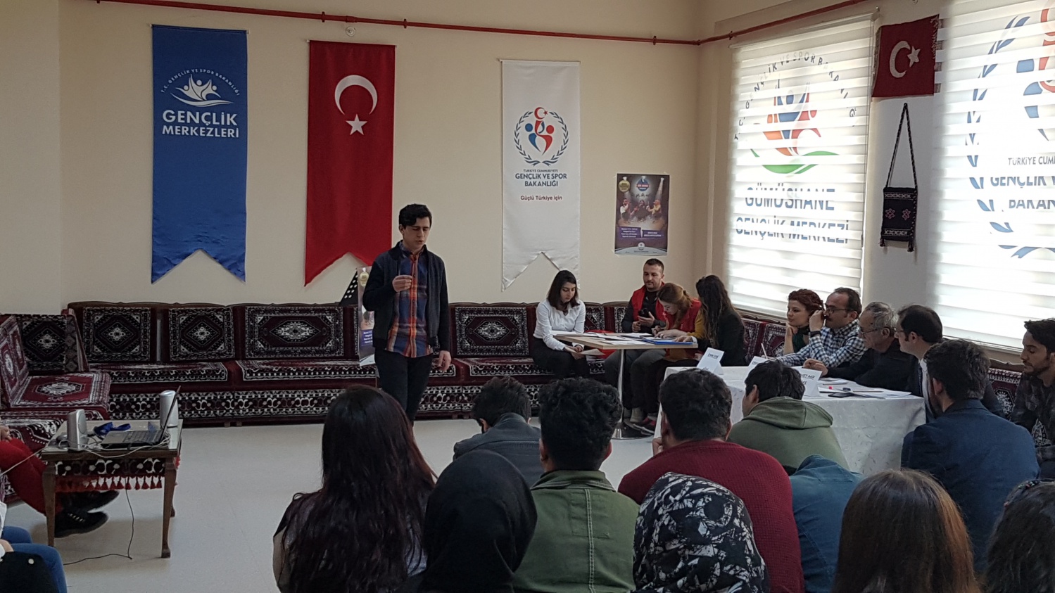 Gençlik Merkezinde ‘Bir Şiir Bir Nefes’ şiir okuma yarışması yapıldı 4