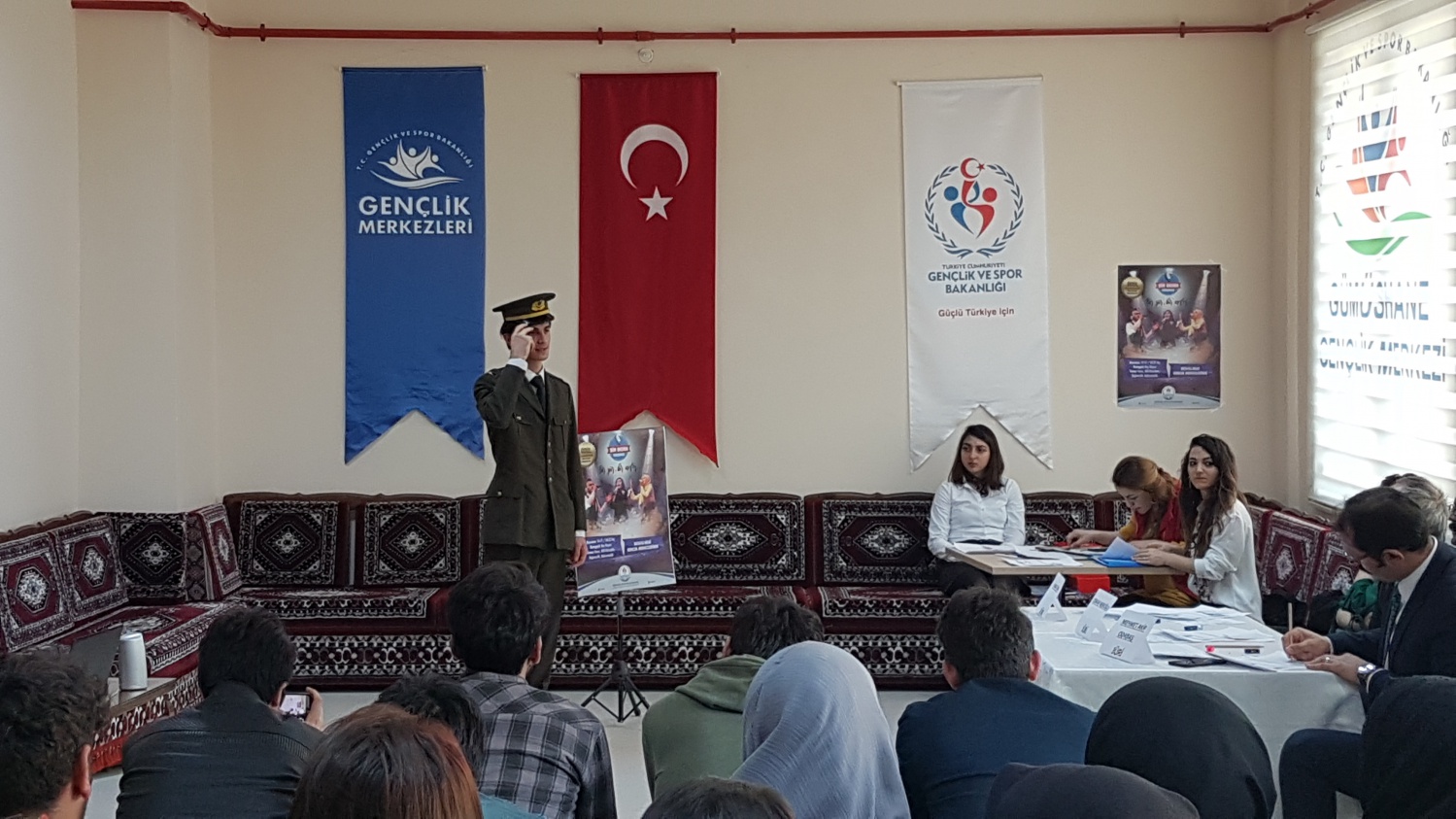 Gençlik Merkezinde ‘Bir Şiir Bir Nefes’ şiir okuma yarışması yapıldı 3