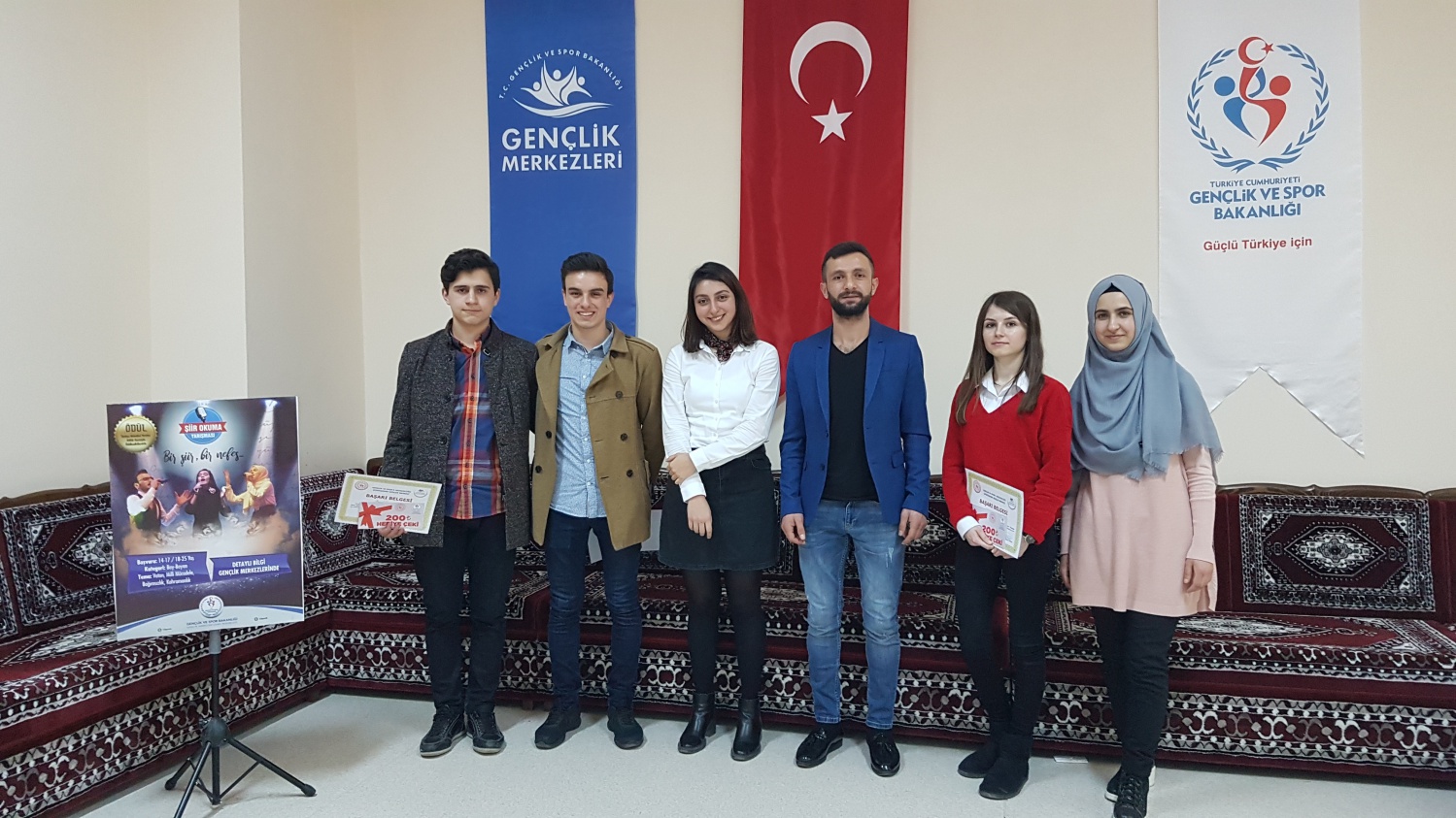 Gençlik Merkezinde ‘Bir Şiir Bir Nefes’ şiir okuma yarışması yapıldı 10