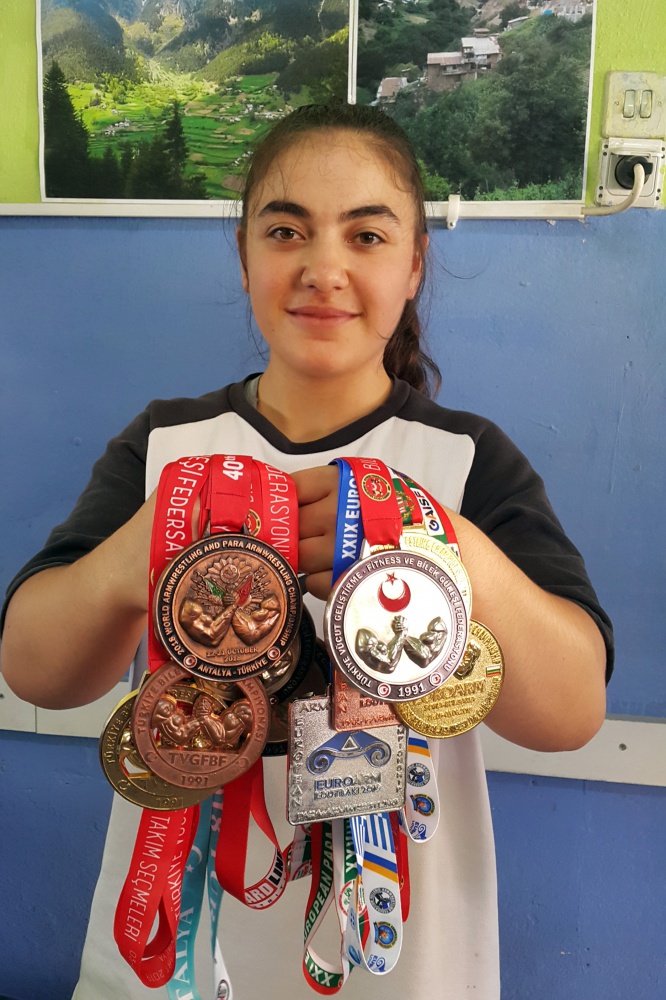 Torul'un ilk ve tek kadın milli bilek güreşçisinin hedefi dünya şampiyonluğu 2