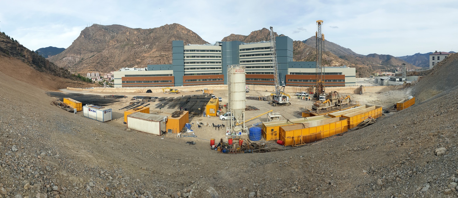 Yeni hastane için yerin 15 kat altına duvar yapılıyor 17