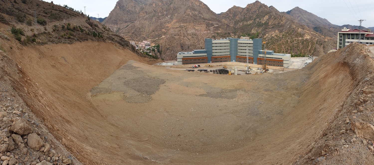 Yeni hastane için yerin 15 kat altına duvar yapılıyor 19