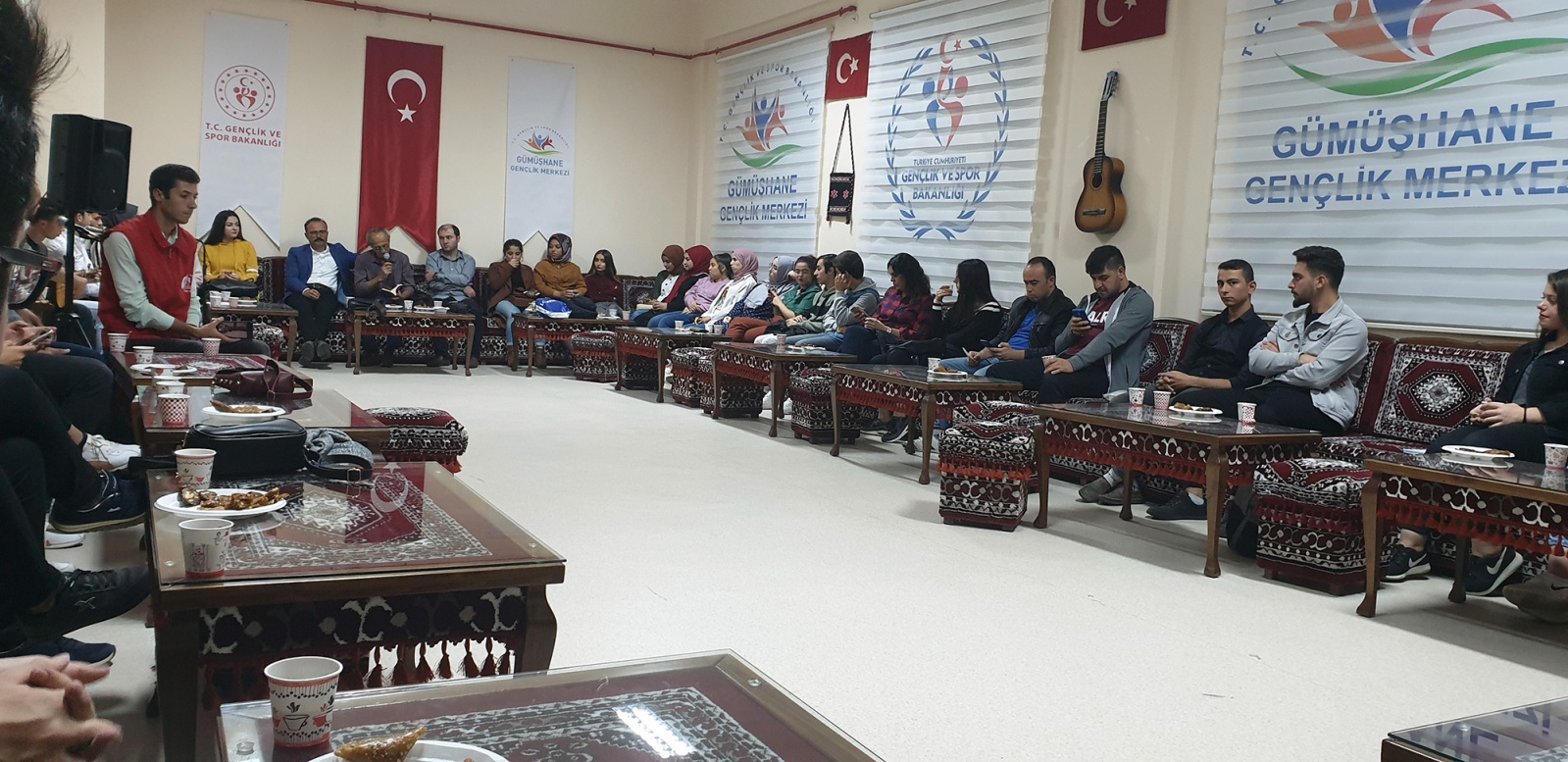 Gençlik Merkezinde Herfene geceleri gençlerle hayat buluyor 5