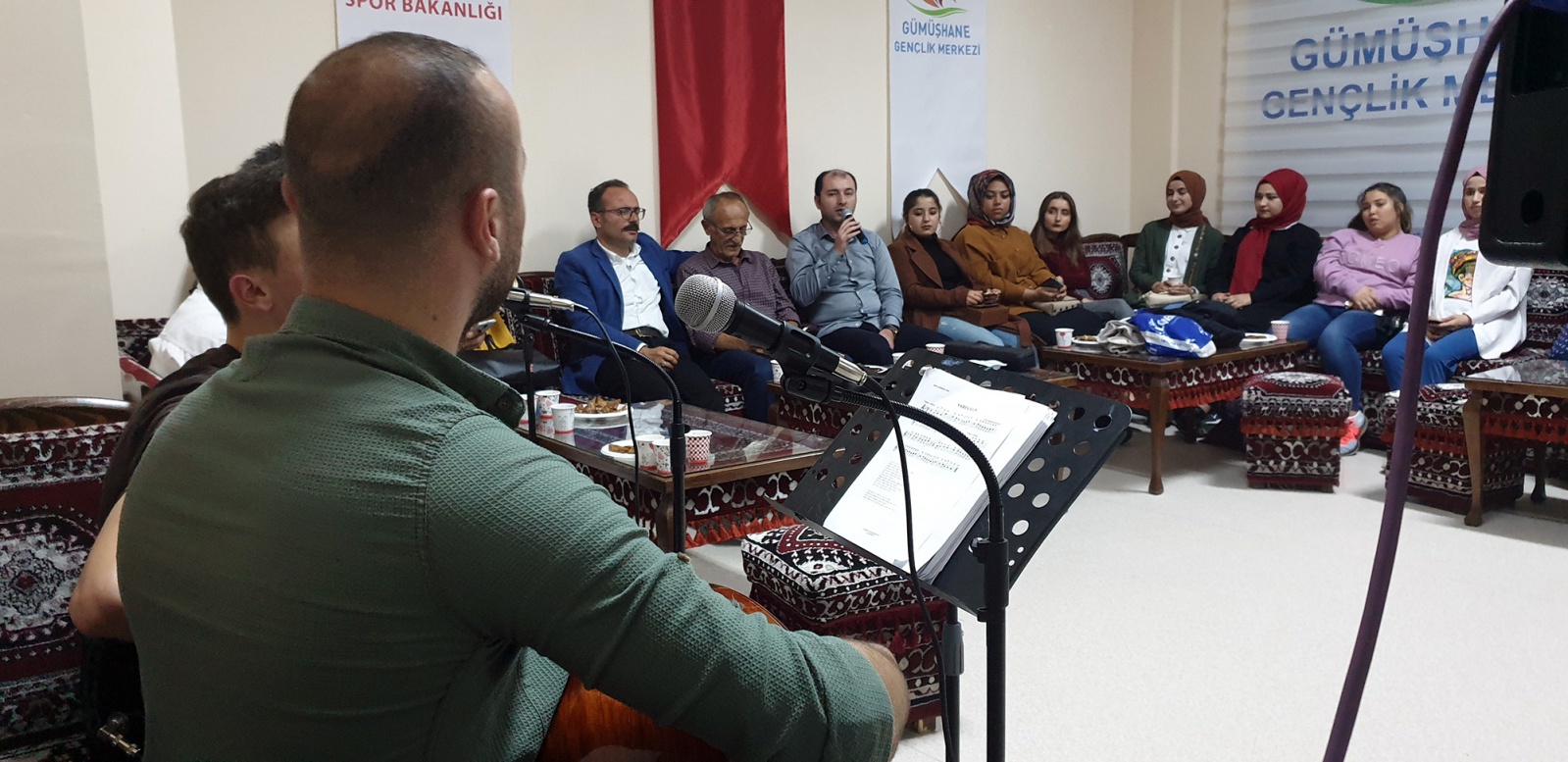 Gençlik Merkezinde Herfene geceleri gençlerle hayat buluyor 3