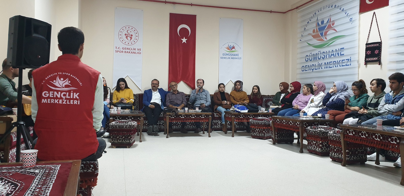 Gençlik Merkezinde Herfene geceleri gençlerle hayat buluyor 4