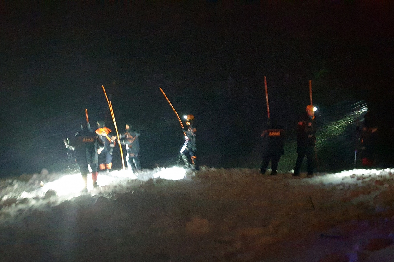 Çığdan zarar gören yolcu minibüsünün şoförü o anları anlattı 27