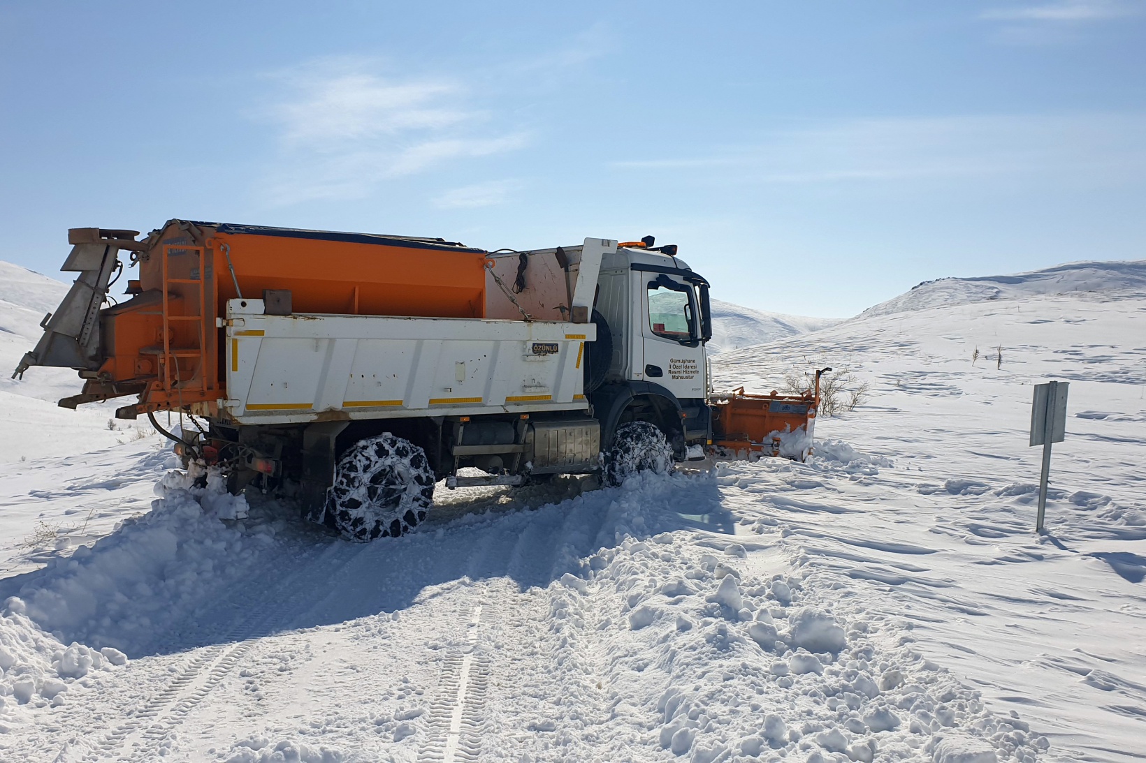 Gümüşhane’de kapanan köy yolları bu kez hayvanlar için açıldı 14